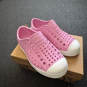Kids Native Jefferson Pink- Brand New with tags and box